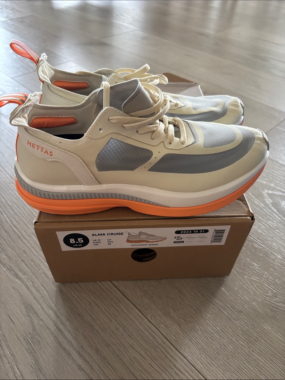 HETTAS Alma Cruise WOMENS Athletic Shoes - Cream & Orange 8.5